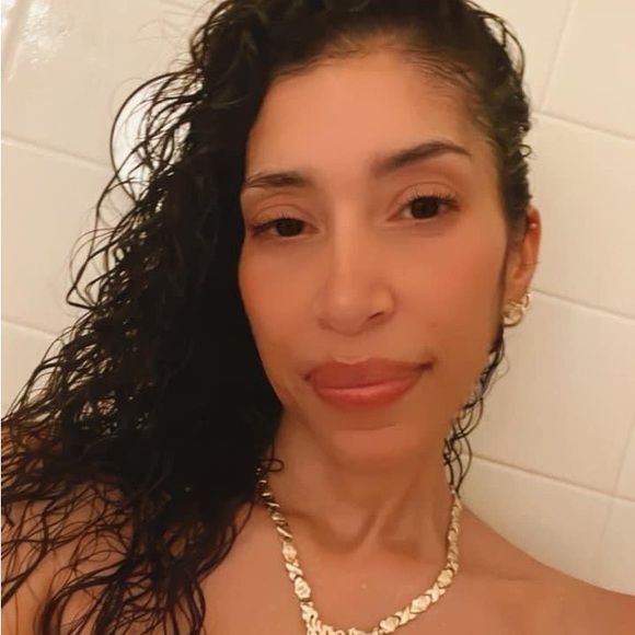 Meet your Posher, Ebony - Picture 1 of 17